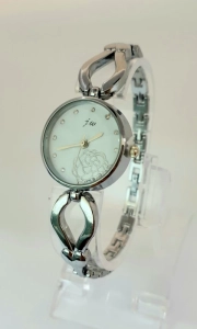 Damski zegarek ze srebrną bransoletą