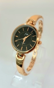 Damski zegarek ze złotą bransoletą