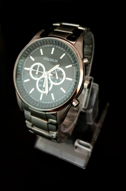 Męski zegarek z metalową bransoletą - 